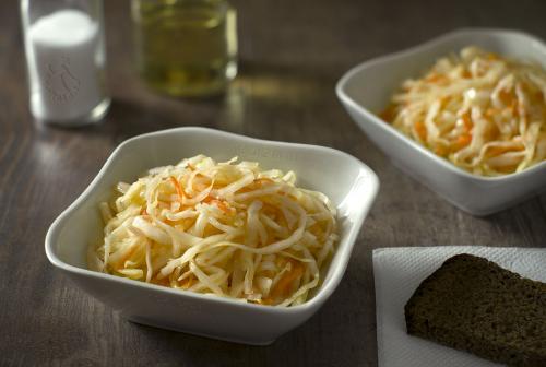 Салат из капусты с морковью с уксусом и сахаром, как в столовой рецепт. Рецепт салата из капусты с морковью с уксусом, маслом и сахаром, как в столовой