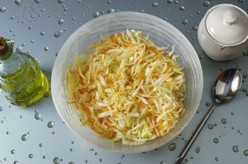 Капуста, как в столовой рецепт. Как приготовить салат из капусты, как в столовой — простой рецепт классического салата из свежей капусты и моркови с пошаговыми фото