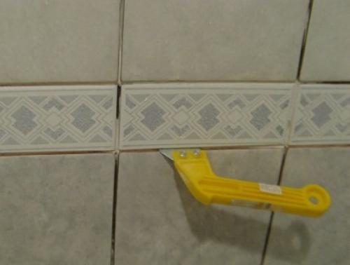 Как затирать швы на плитке. Шаг #2 – подготовка швов и раствора