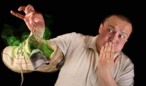 Как убрать запах из обуви лайфхаки. 14 способов избавиться от запаха в обуви