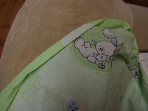 Как сшить простынь на резинке на детскую кроватку. Простынь на резинке в детскую кроватку своими руками