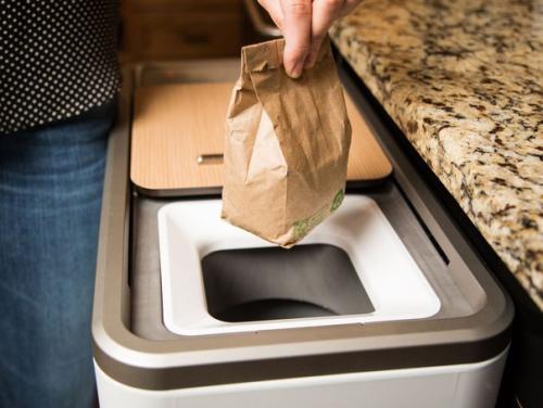 Новое домашнее устройство остатки пищи в удобрение переработает. 04