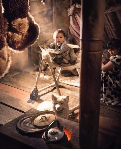 Непростые будни семьи оленеводов Ямала в очень искренних и самобытных кадрах фотографа Елены Шумиловой. 07