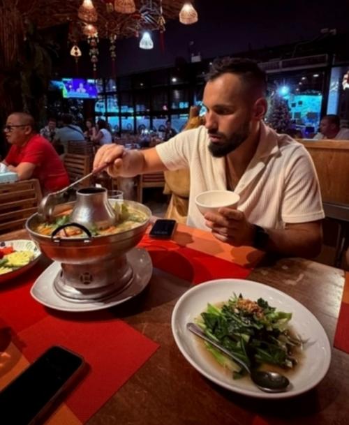 Будьте добрее!  Ксения Бородина вывезла мужа и детей в Таиланд отмечать новый год. 02