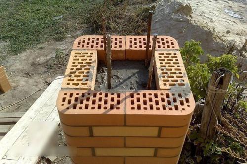 Как сложить столб из кирпича для забора своими руками. 07 Как сложить столб из кирпича для забора своими руками. 07