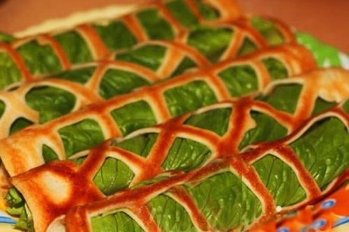 Как красиво сворачивать блины без начинки. 01