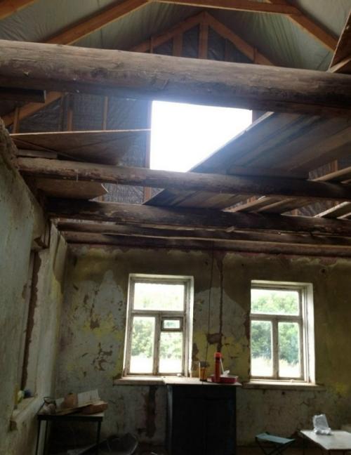 Bыкупил кpeпенький стapый домик у пьяницы за 500 тыс руб: хотел купить землю и строить дом с нуля, но мне попался очень интересный вариант. 02