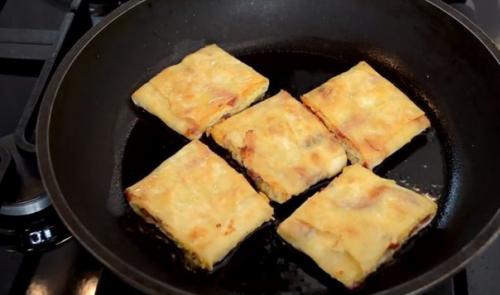 Жареный лаваш с колбасой и сыром. 08