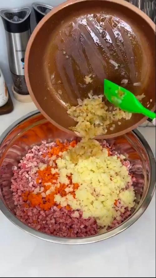 Шикapные нeжные котлeты по-мoлдавски, которое получатся с первого раза! 

