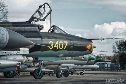Сухой су - 22 - истребитель - бомбардировщик, выпущенный в средине 70-х годов, широко поставляемый на экспорт в различные Горячие Точки мира. 05 Сухой су - 22 - истребитель - бомбардировщик, выпущенный в средине 70-х годов, широко поставляемый на экспорт в различные Горячие Точки мира. 05