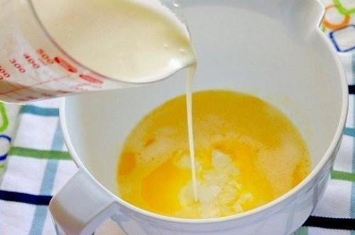 Быстрый заливной пирог с луком и яйцом. 02