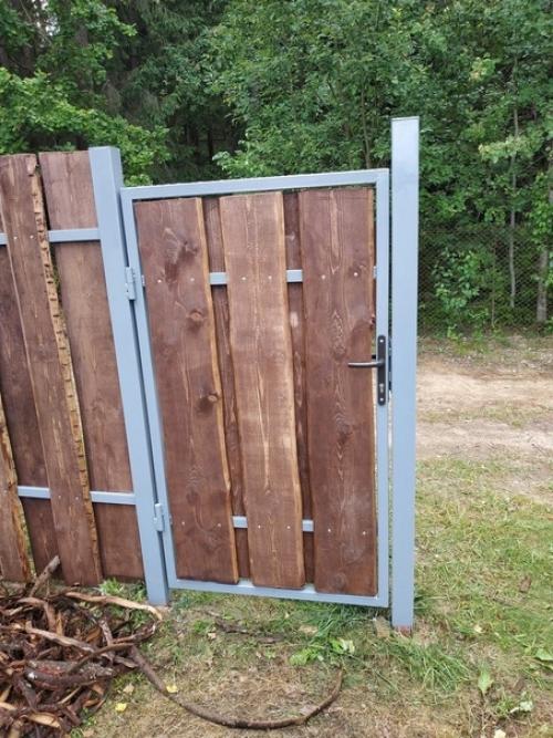 Забор своими руками - из обработанной древесины на сварном основании. 01