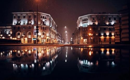 Отражения вечернего города в работах Александра фанковина. 01