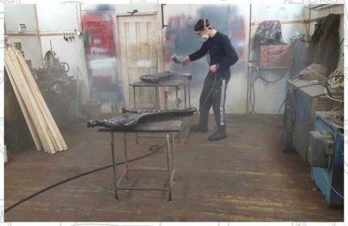 Супер!  В том случае, если не увезут, то затопчут, сломают, разбомбят. 05