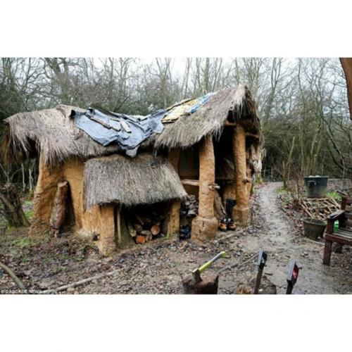 Молодой парень.  Нет чтоб работу найти, жизнь устроить. 03