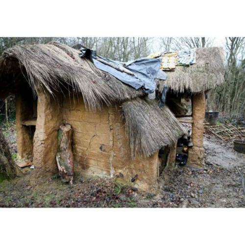 Молодой парень.  Нет чтоб работу найти, жизнь устроить. 06