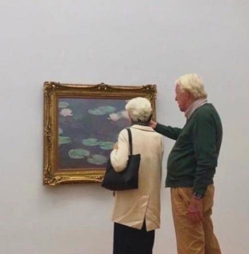 Почему старость всегда ассоциируют с кресло качалкой возле камина? 07