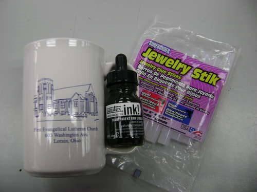 Разлейте кофе на телефон. 01