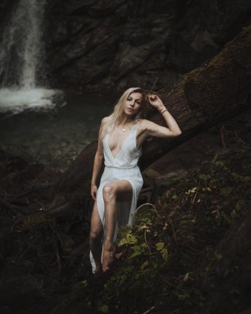 То адское пламя не смогло уничтожить ее женственность и красоту. 02