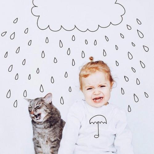 Милая девочка и серьезный кот в забавном фотопроекте. 04