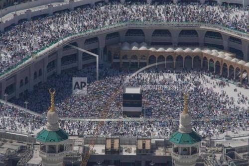 Во время паломничества в Мекку произошло страшное происшествие - жара, из-за которой погибли 577 человек, в том числе четверо россиян. 01