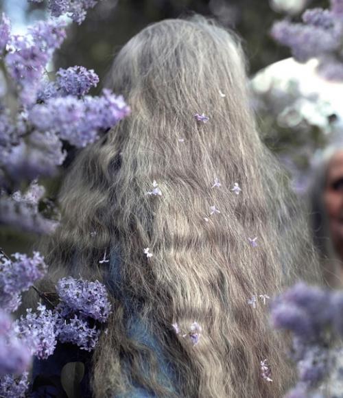 Бабушки тоже любят цветы. 01