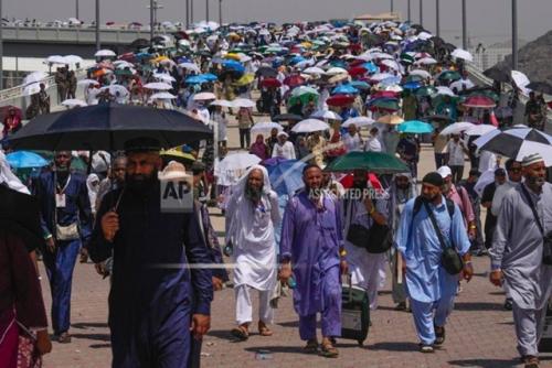 Во время паломничества в Мекку произошло страшное происшествие - жара, из-за которой погибли 577 человек, в том числе четверо россиян. 02