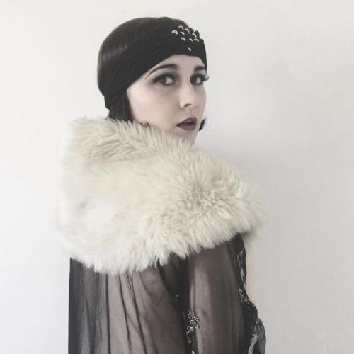 17-Летняя девушка правдоподобно воплощается в самые разные образы. 09 17-Летняя девушка правдоподобно воплощается в самые разные образы. 09