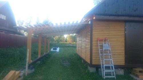 Всем привет!  Сам навес к сараю в деревне для машины сделал. 01