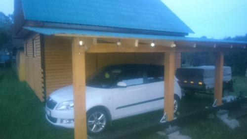 Всем привет!  Сам навес к сараю в деревне для машины сделал. 02