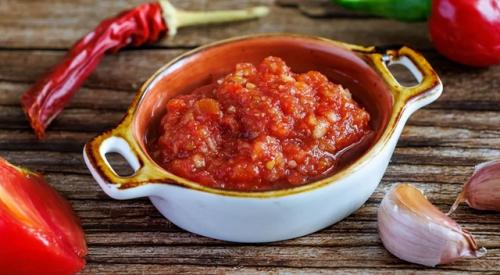 Как насчет вкусной и ароматной аджики, которая так замечательно сочетается с нашим любимым шашлычком? 02