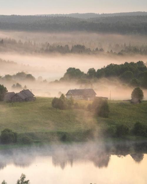 Утренние туманы над деревней. 05