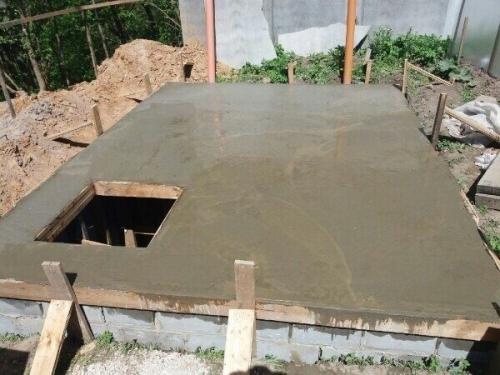 А мы тоже сделали себе погреб на дачу своими руками. 06