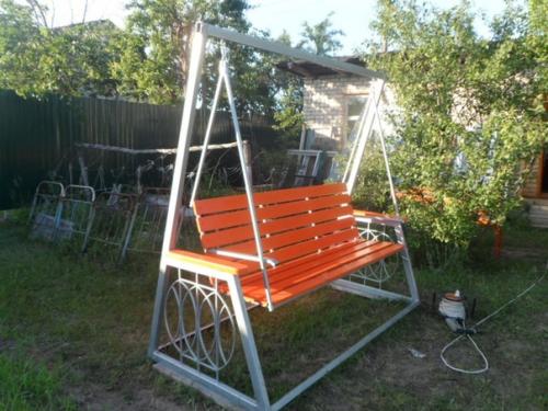 Строго не судите, первый опыт, сделал своими руками садовые качели. 04