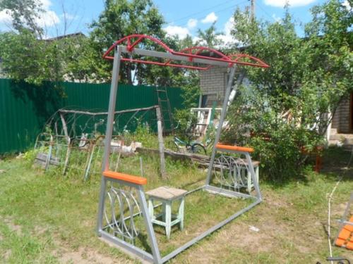 Строго не судите, первый опыт, сделал своими руками садовые качели. 05