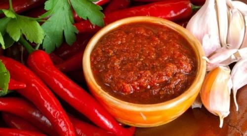 Как насчет вкусной и ароматной аджики, которая так замечательно сочетается с нашим любимым шашлычком? 03