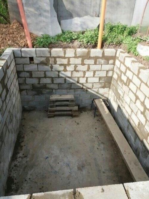 А мы тоже сделали себе погреб на дачу своими руками. 03