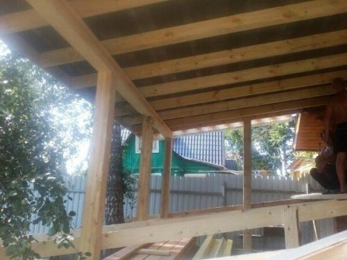 Прошлым летом делал веранду к своему дому. 02