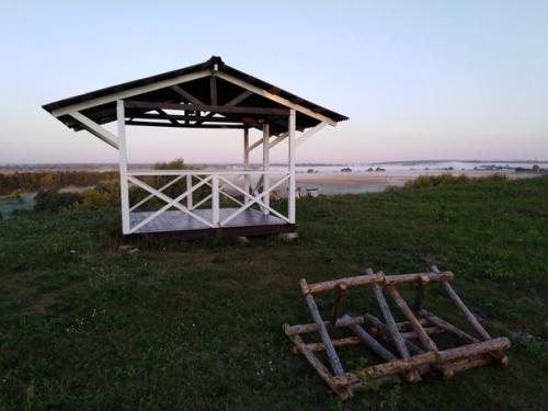 Вот запилил беседочку на даче. 07