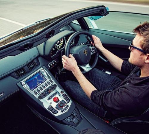 Vanquish vs F12 vs Aventador. 06