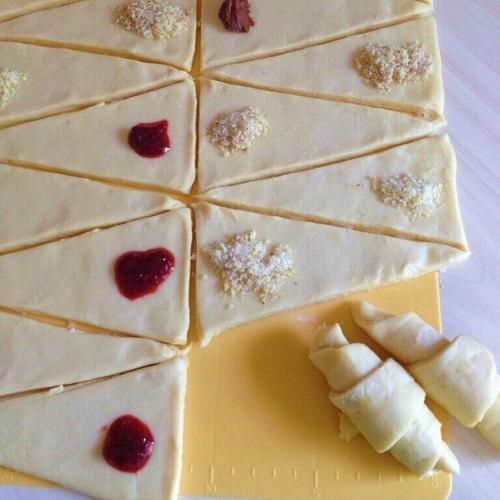 Рогалики Очень вкусные мягкие рассыпчатые рогалики просто тают во рту. Рогалики. 
Очень вкусные, мягкие, рассыпчатые рогалики, просто тают во рту.