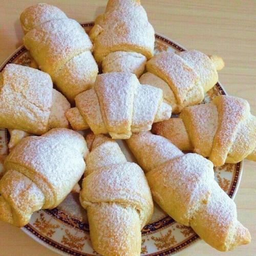 Рогалики Очень вкусные мягкие рассыпчатые рогалики просто тают во рту. Рогалики. 
Очень вкусные, мягкие, рассыпчатые рогалики, просто тают во рту.