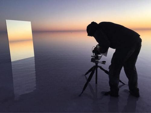 Фотограф Murray Fredericks годами посещал и фотографировал солончаки озера эйр, в Австралии. 07