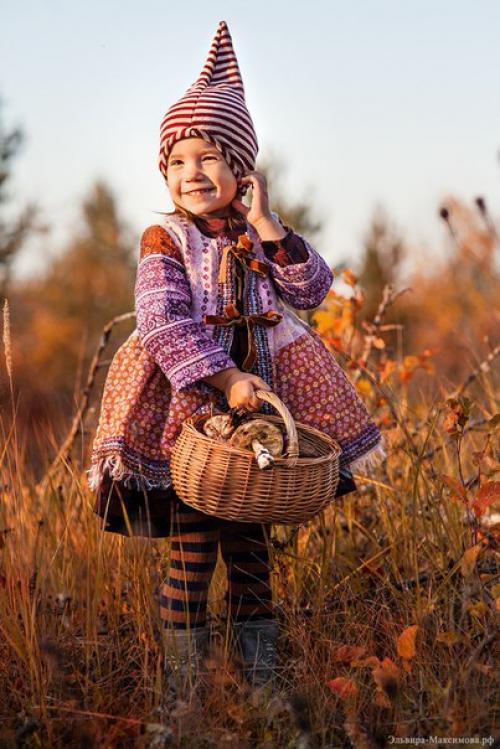 Маленький гномик в осеннем лесу =. 04