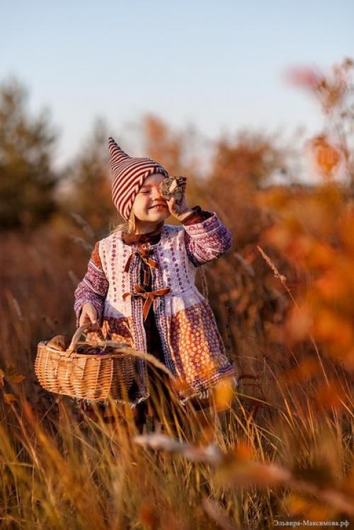 Маленький гномик в осеннем лесу =. 05