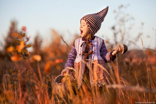 Маленький гномик в осеннем лесу =. 02