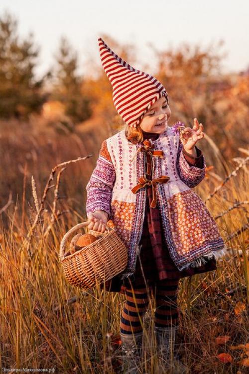 Маленький гномик в осеннем лесу =. 03