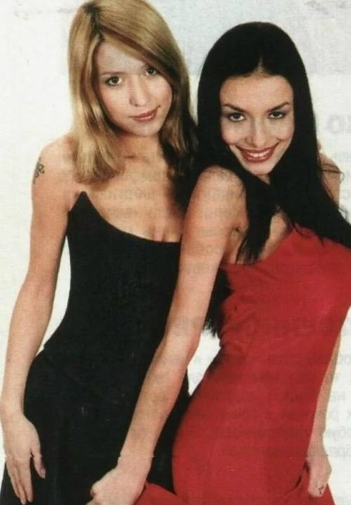 Первый состав поп-группы ВИА гра включал в себя следующих участниц: 01