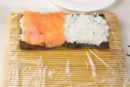 Роллы филадельфия. Ингредиенты: 06