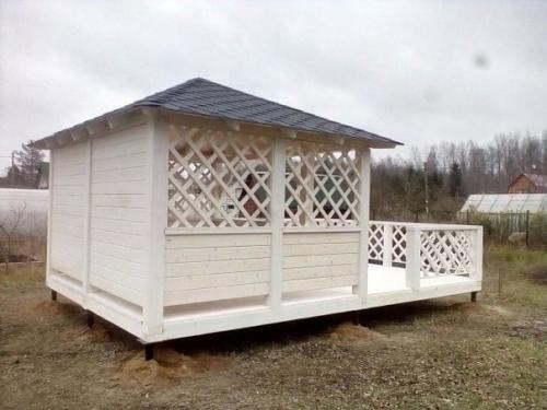 Построил беседку с террасой. 04